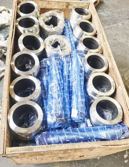 Hydraulic Rock Breaker Through Bolts for Excavator Hammer Msb700 Msb800 Msb900 Through Bolt Breaker Through Bolt